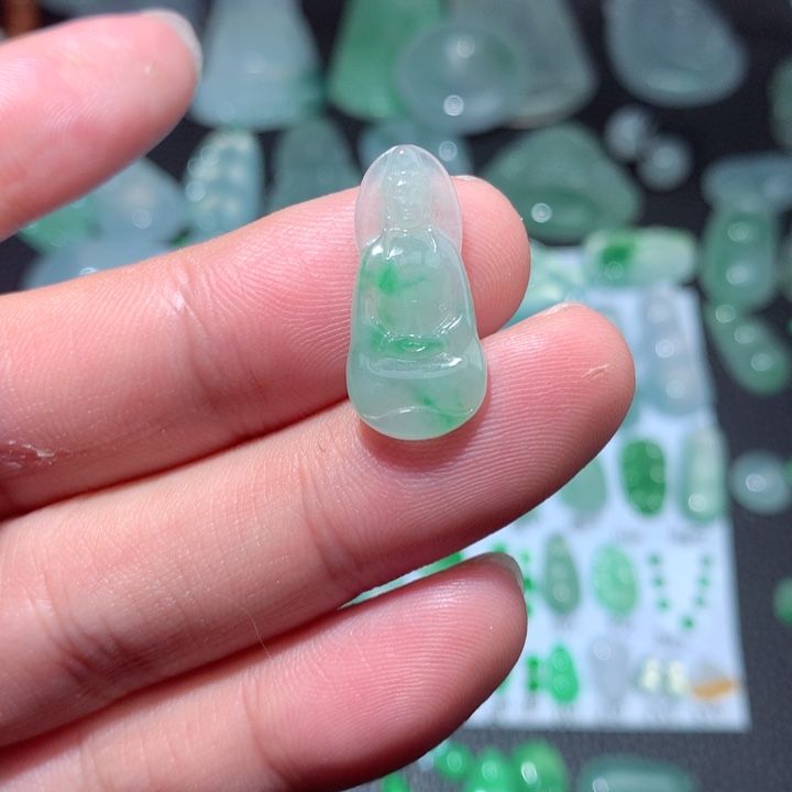 翡翠颈饰未镶嵌观音