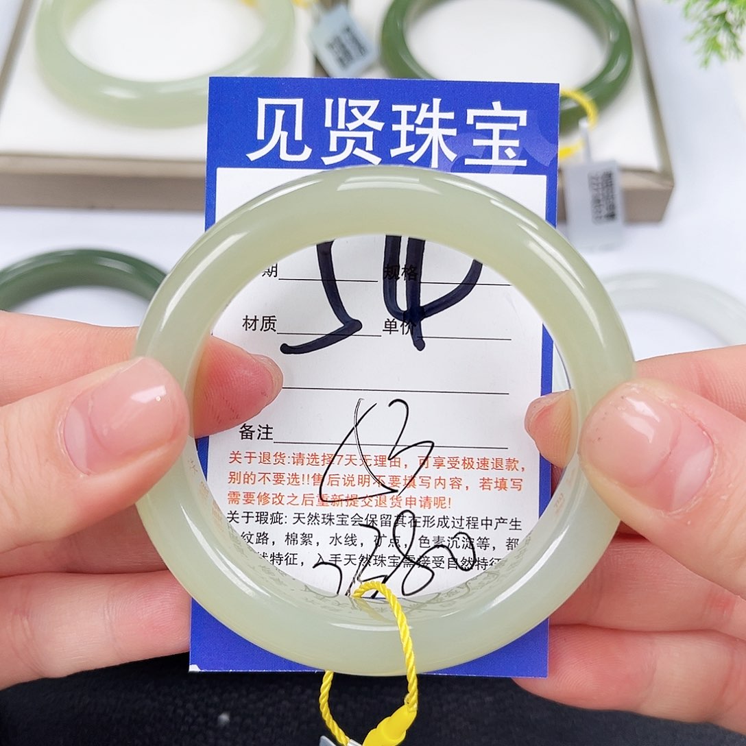 和田玉手镯未镶嵌