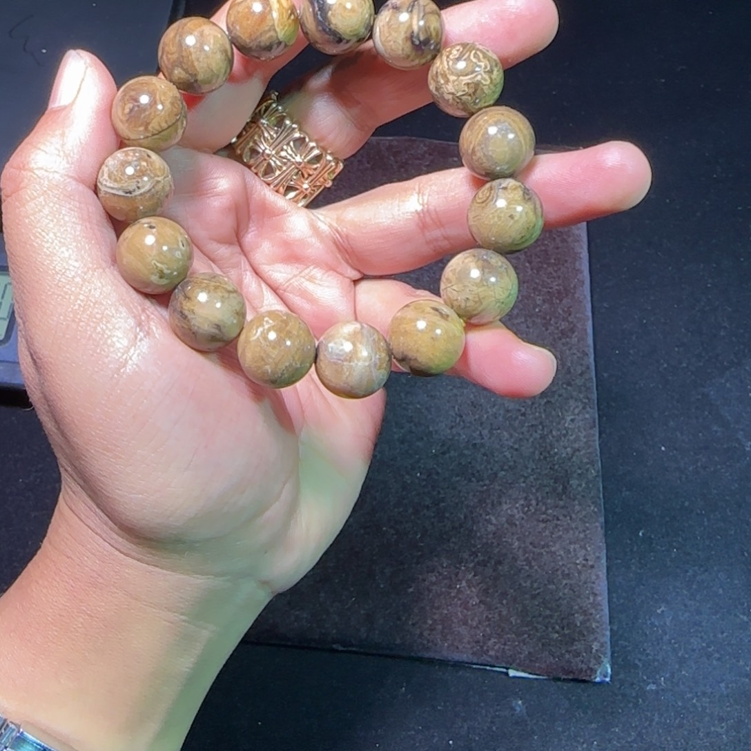 琥珀未镶嵌裸石琥珀