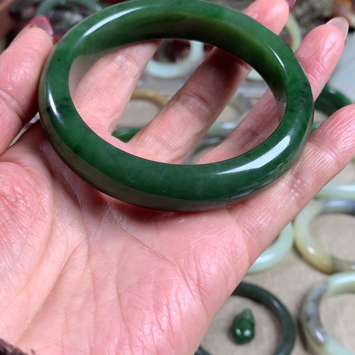 美***兮和田玉（糖玉）未镶嵌手镯