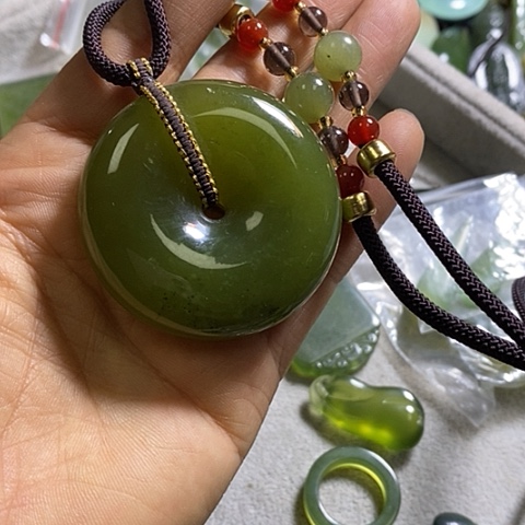 岫玉手镯未镶嵌挂件