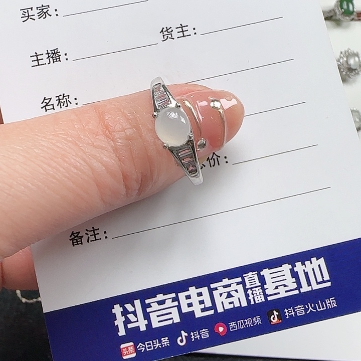 翡翠戒指银S925镶嵌缅甸a货翡翠戒指s925银镶666