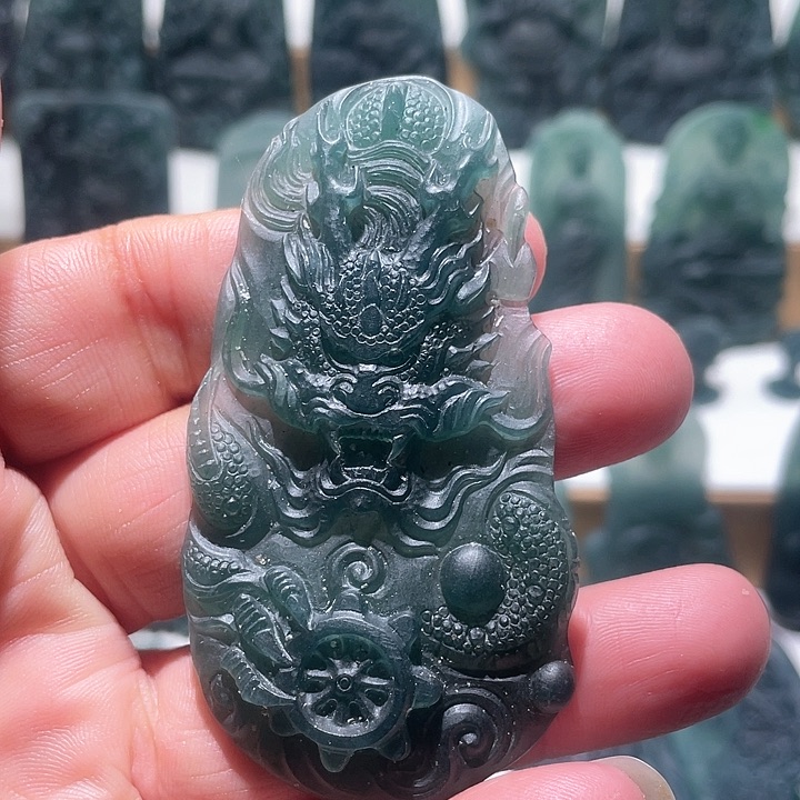 定制翡翠未镶嵌龙