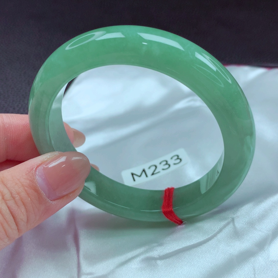 翡翠手镯未镶嵌手镯88