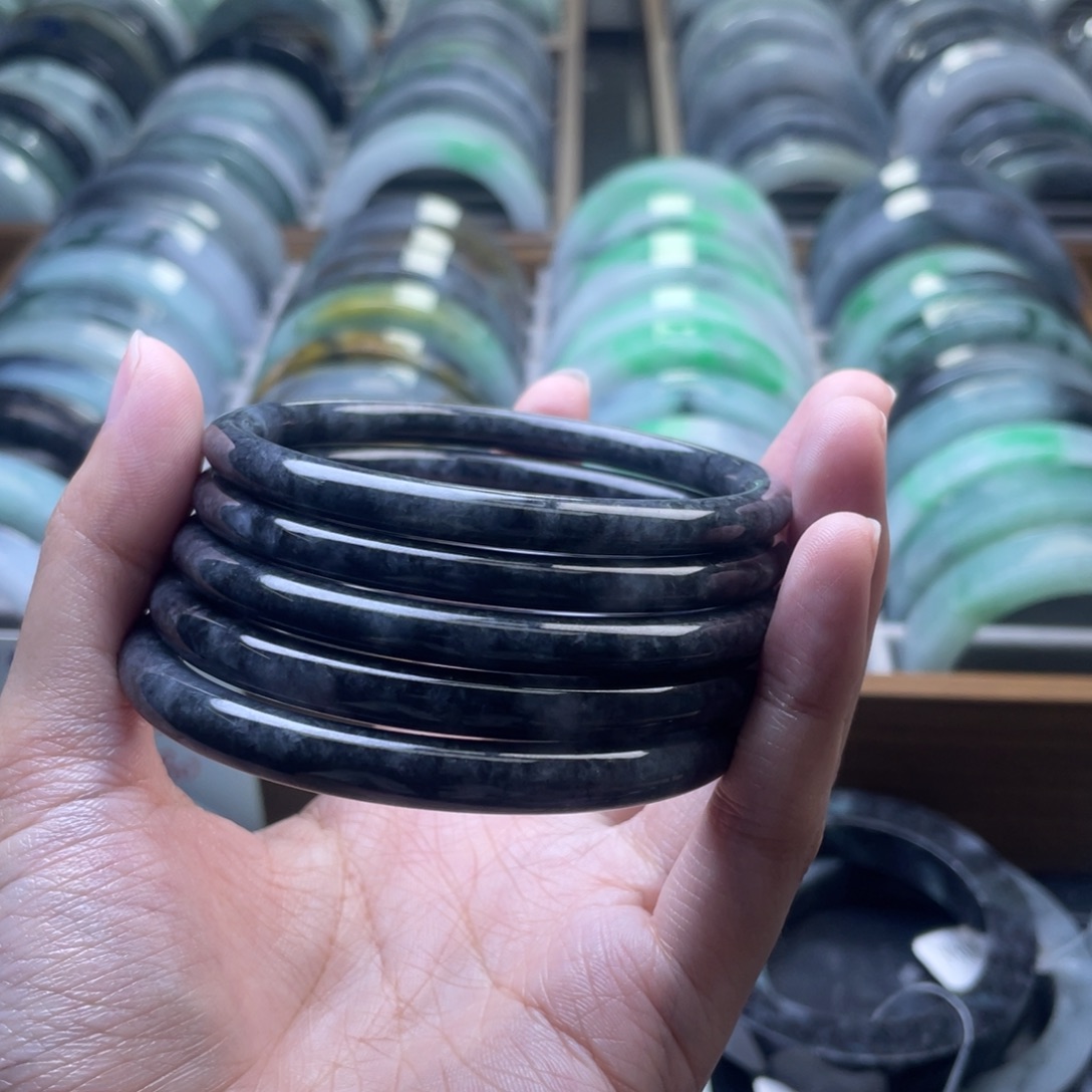定制翡翠未镶嵌翡翠手镯