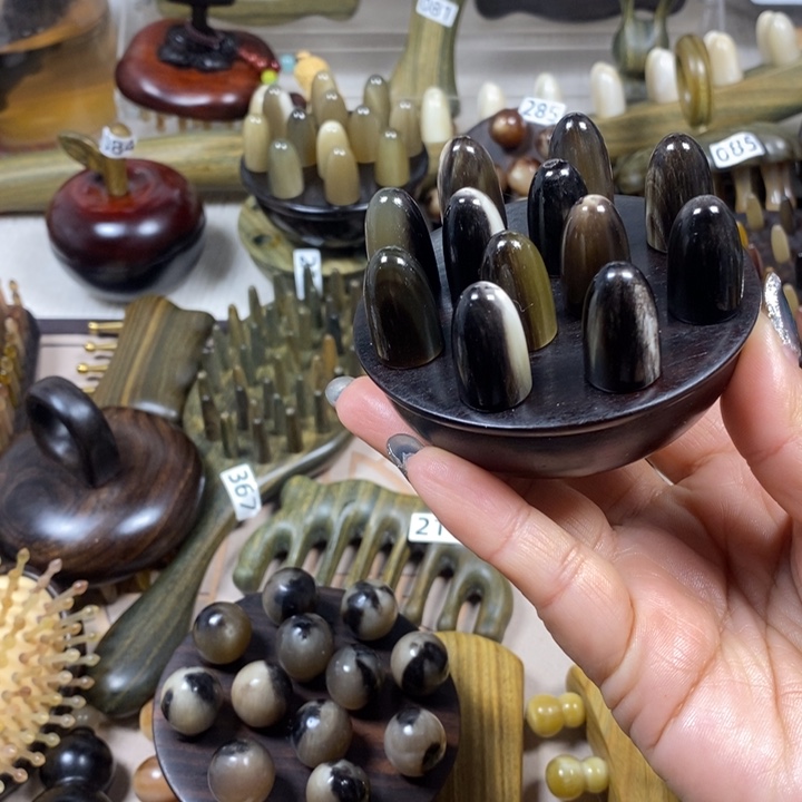 紫光檀12齿牛角按摩梳