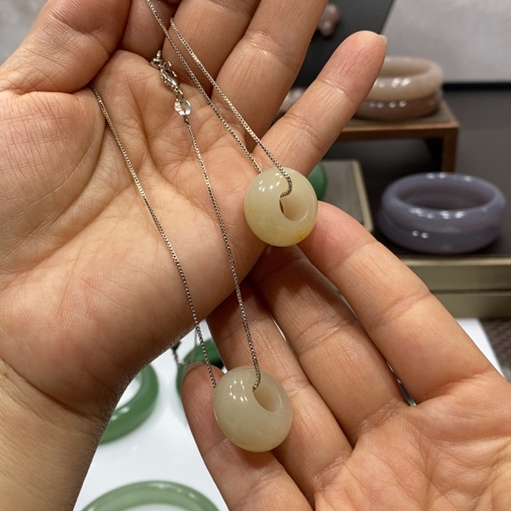 东陵石未镶嵌手链