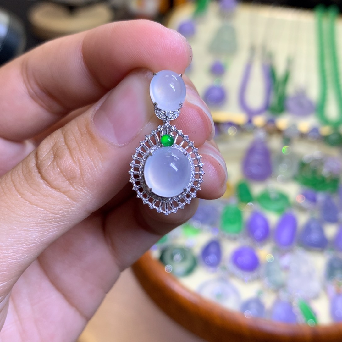 翡翠颈饰18K金镶嵌翡翠