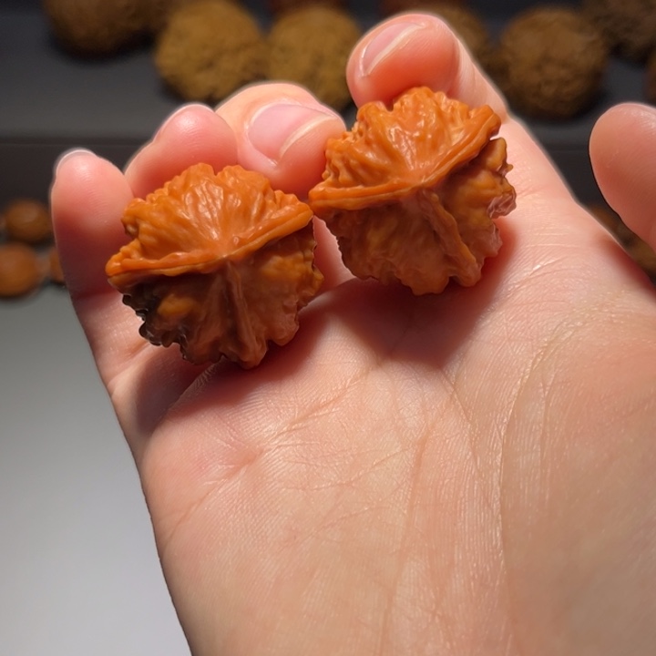 把件文玩核桃桃心三棱739