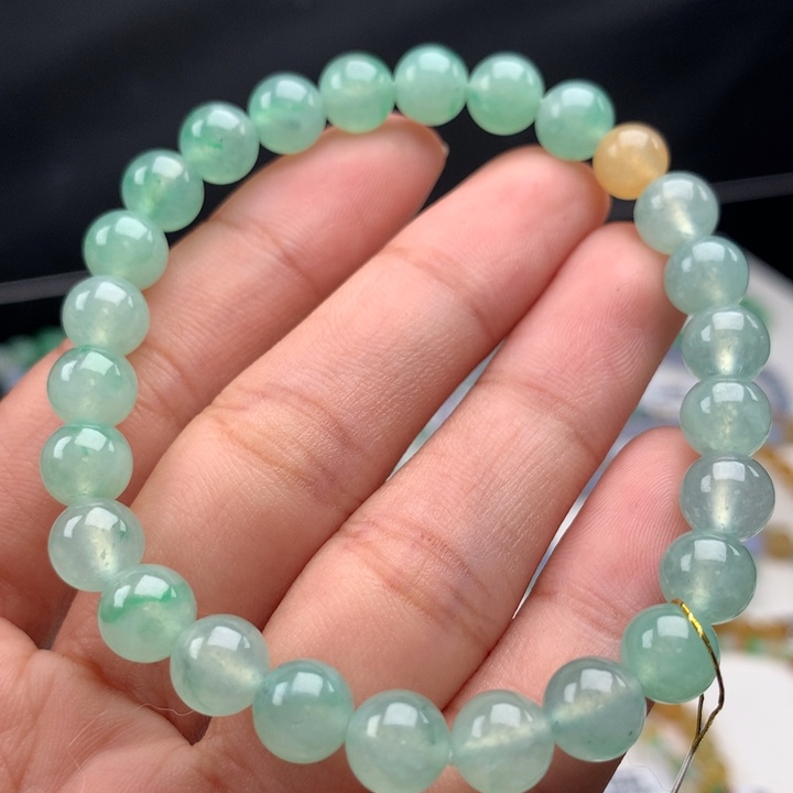 翡翠手镯未镶嵌卡