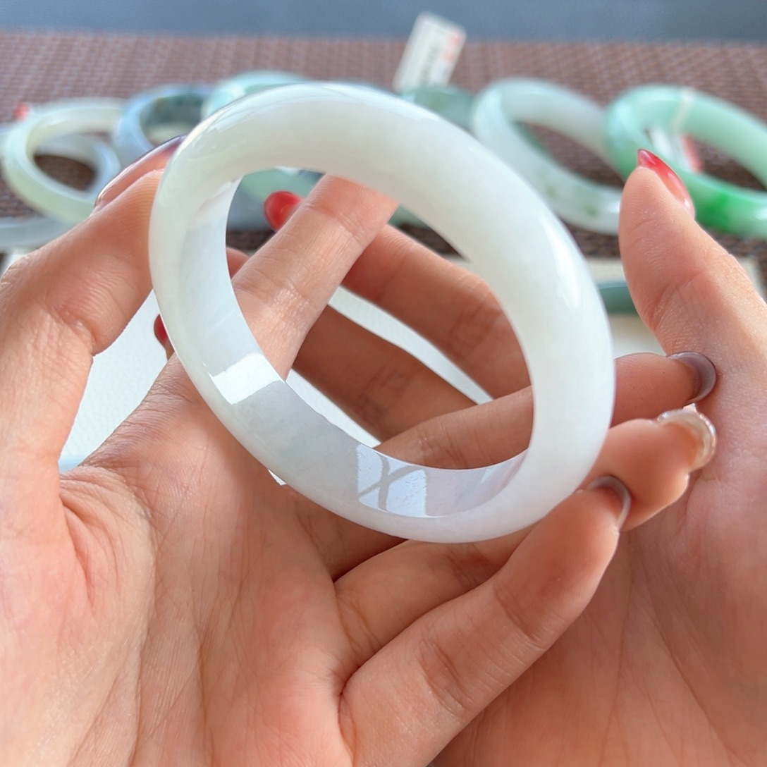 翡翠手镯未镶嵌20号 55.6