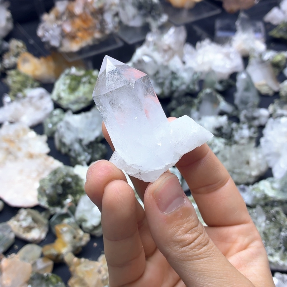 石材一个孤独的白水