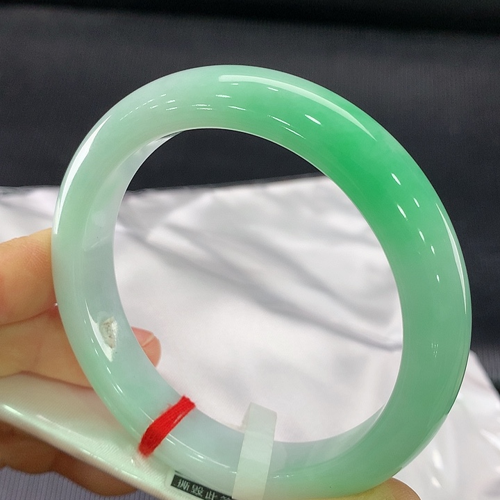 翡翠手镯未镶嵌正圈57