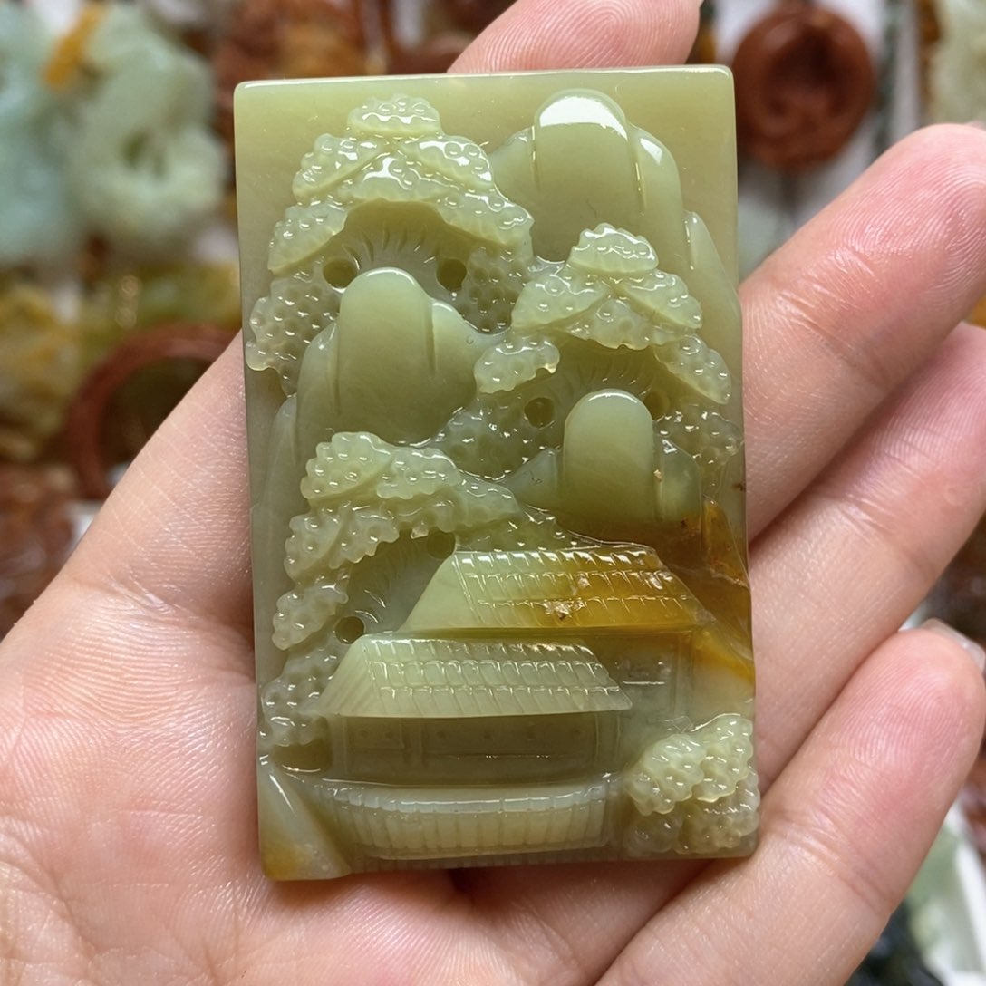 蛇纹石玉颈饰未镶嵌