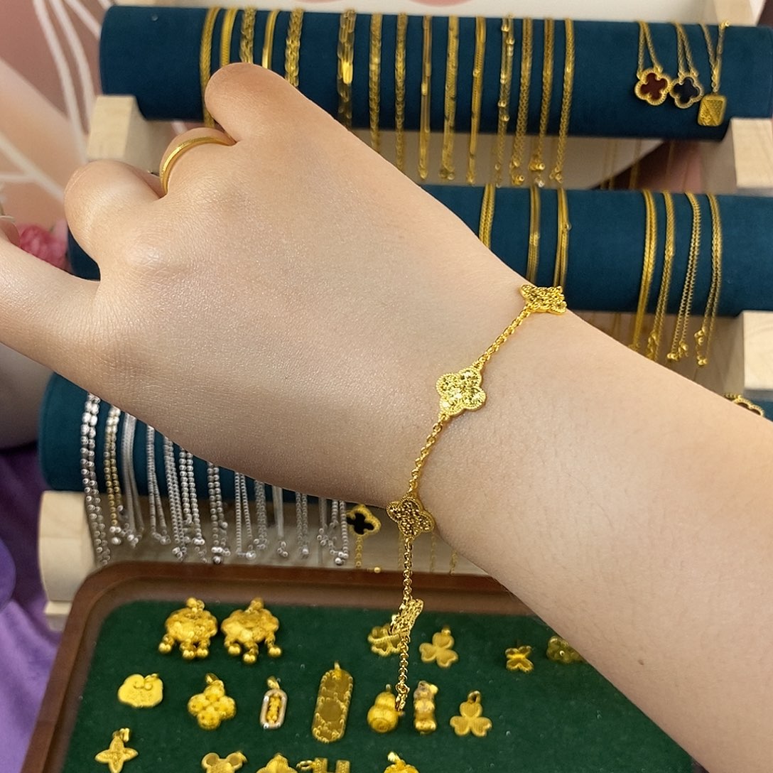 欣***姐桃原创设计碎冰冰手链