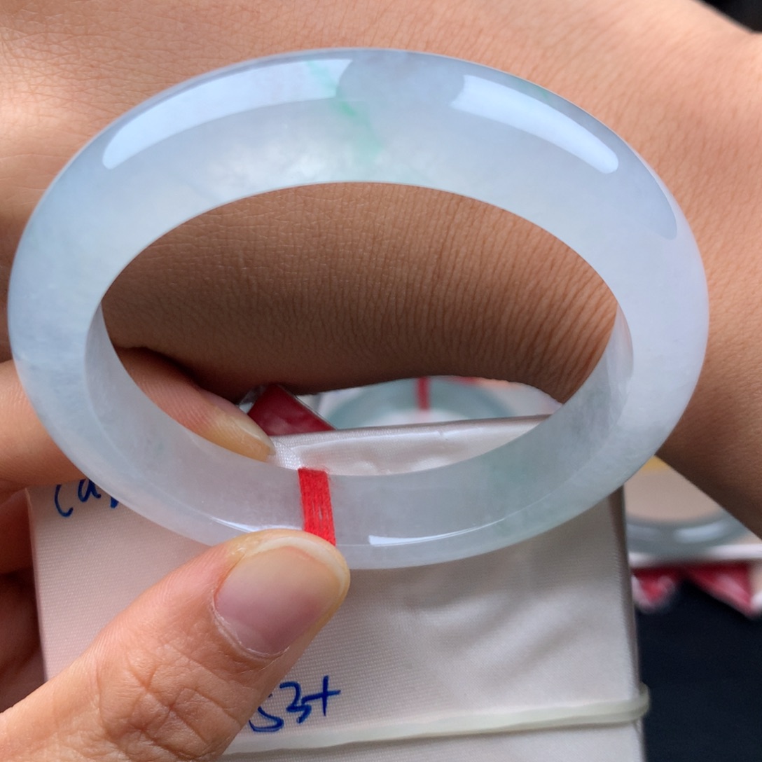 翡翠未镶嵌手镯白冰底飘金丝绿