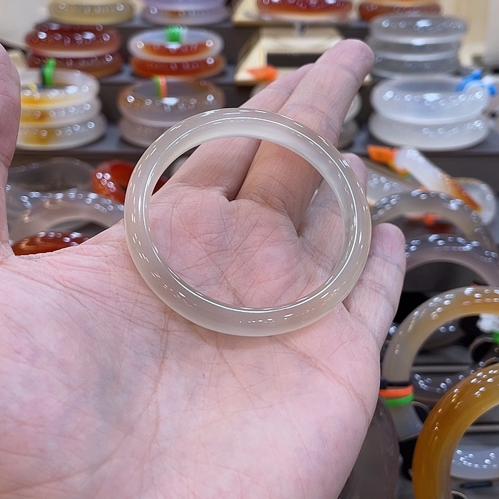 玛瑙/玉髓手镯未镶嵌