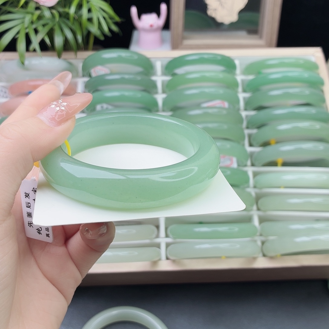 石英质玉未镶嵌手镯