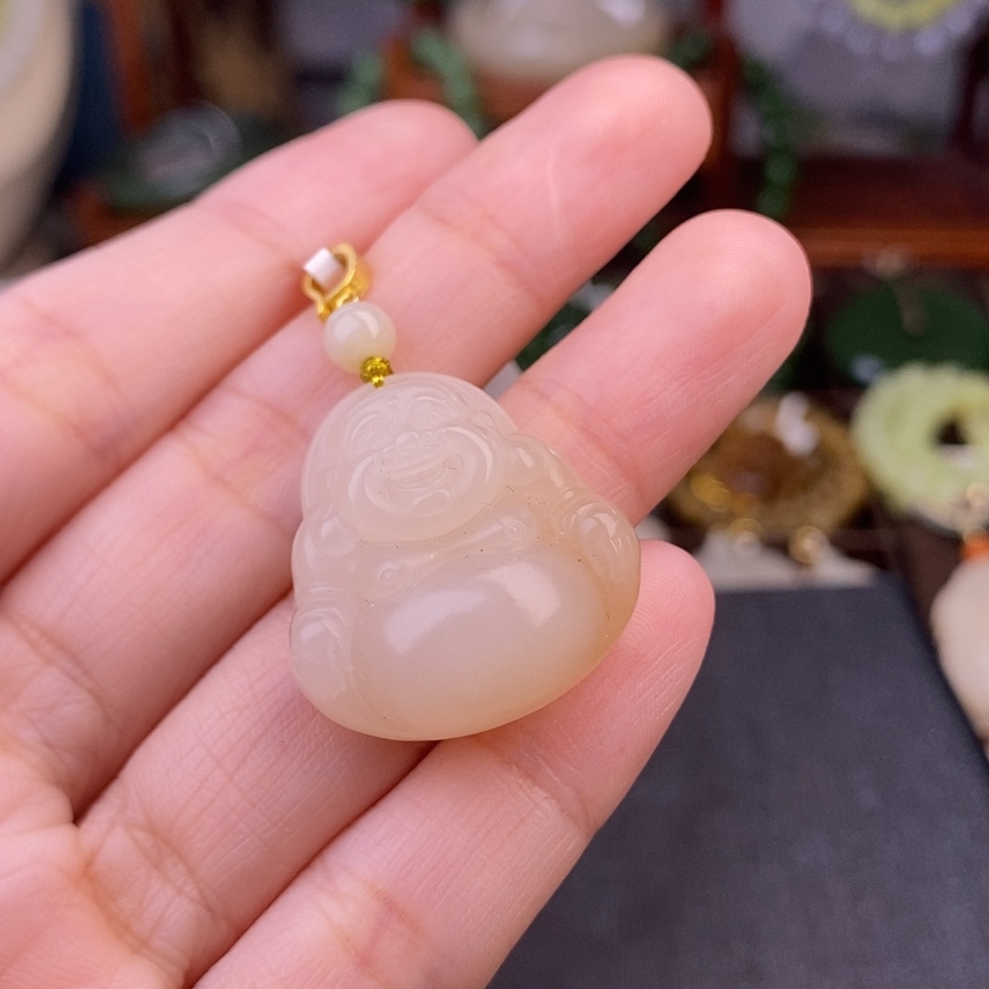 和田玉熟藕粉老料清货价吊坠18.K金佛公未镶嵌