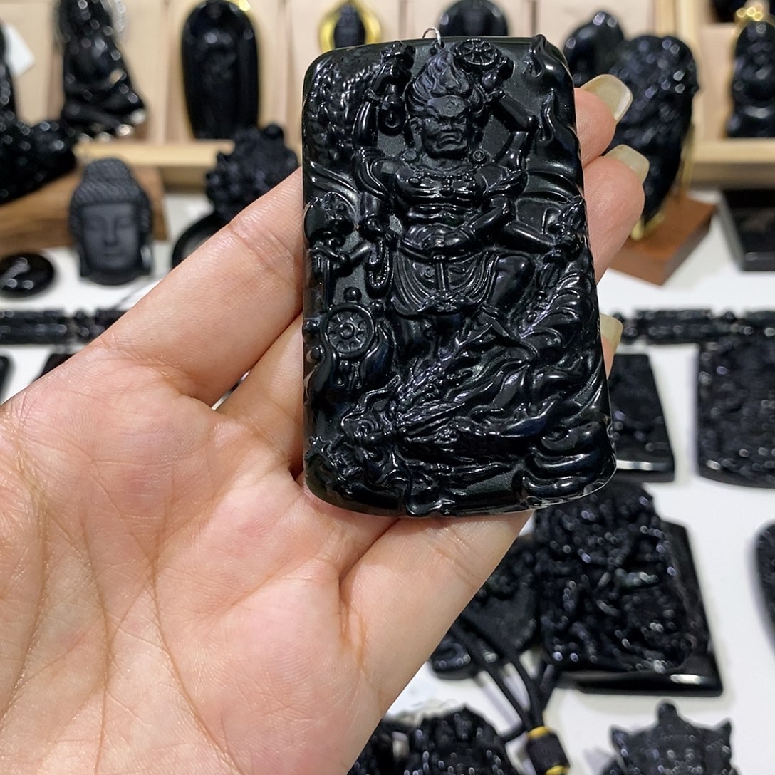 小***游蛇纹石玉未镶嵌颈饰