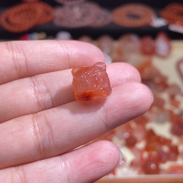 南红玛瑙醒狮13m未镶嵌1370