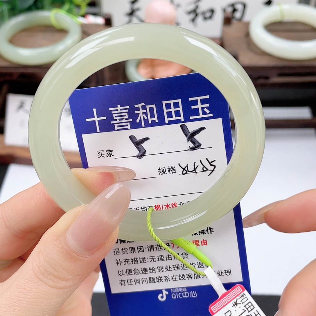 和田玉未镶嵌手镯