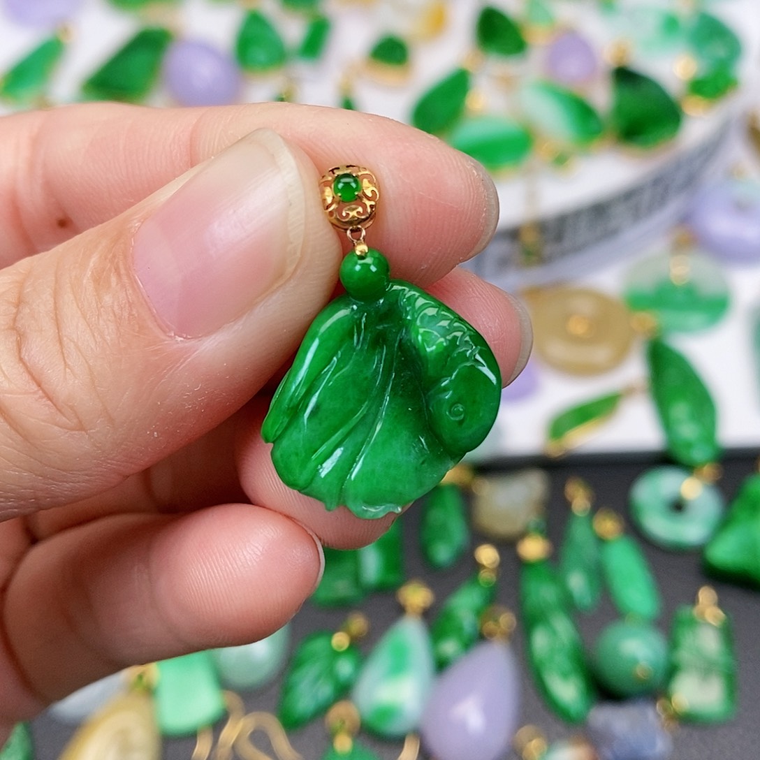 翡翠吊坠(不含链)18K金镶嵌