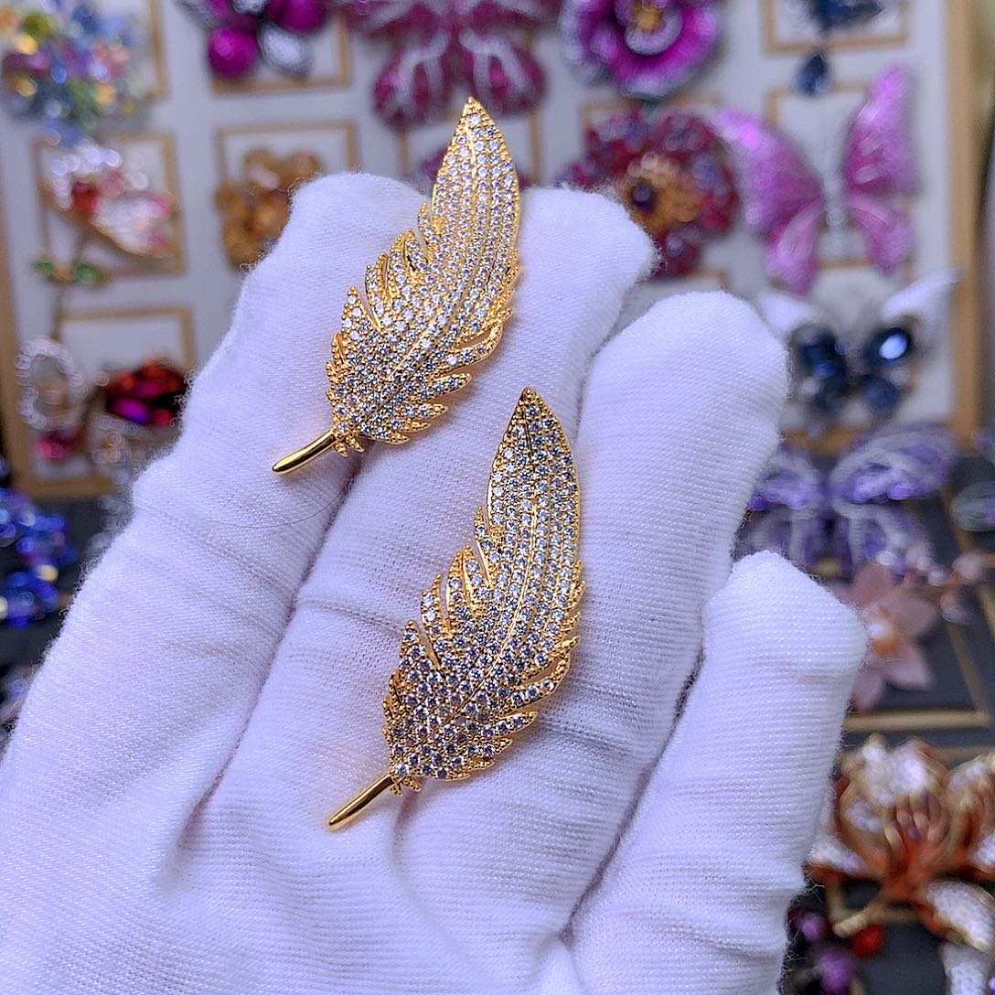 合成立方氧化锆铜胸针2个