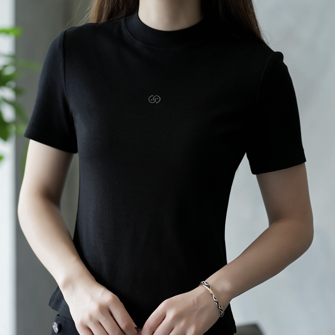 GIRDEAR/哥弟夏季上衣女士修身女士圆领深色凉感短袖t恤女1300606