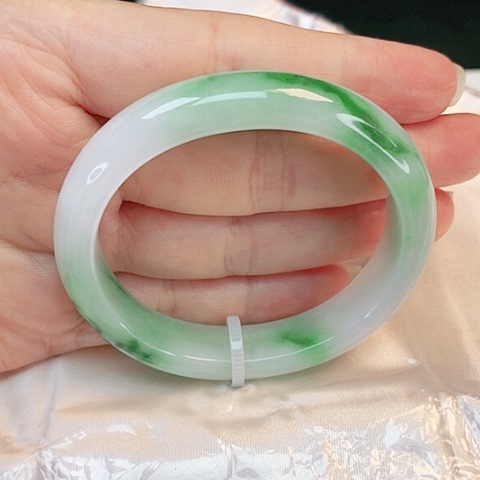 【闪购商品】翡翠手镯未镶嵌贵妃53.8