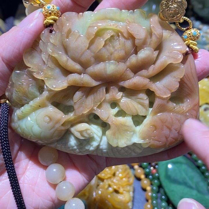 蛇纹石玉岫玉吊坠未镶嵌