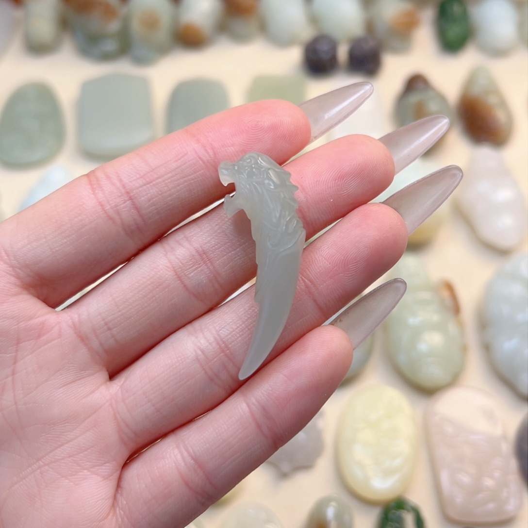 和田玉颈饰未镶嵌