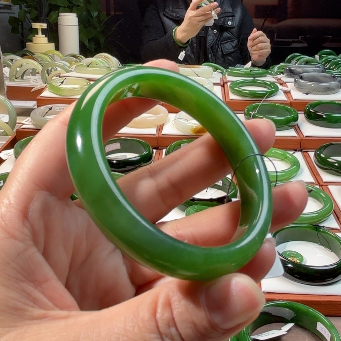 和田玉（碧玉）未镶嵌手镯