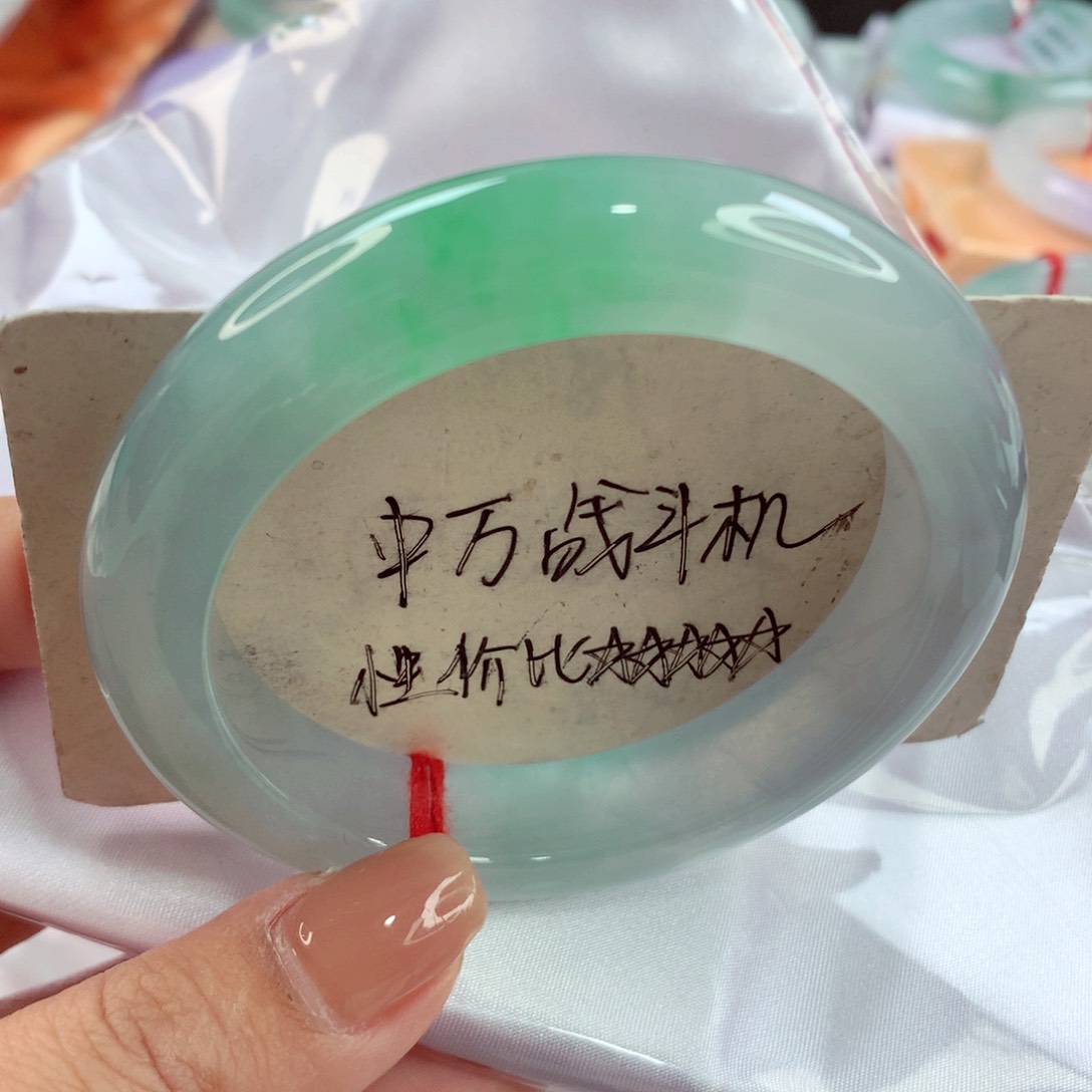 翡翠手镯未镶嵌琳*师妹阳春白雪毕业底妆