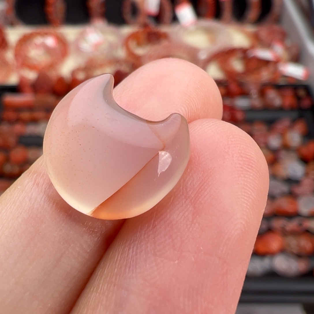 南红玛瑙未镶嵌颈饰月亮