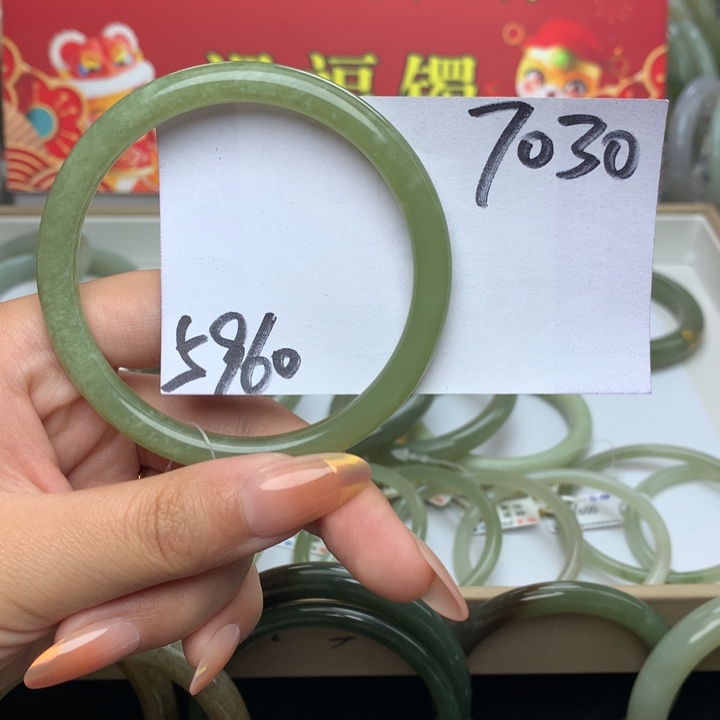 和田玉手镯未镶嵌