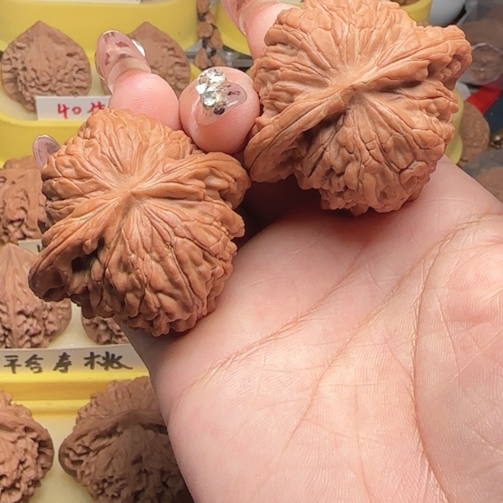 泰***育桃核吊坠文玩核桃龙鼎