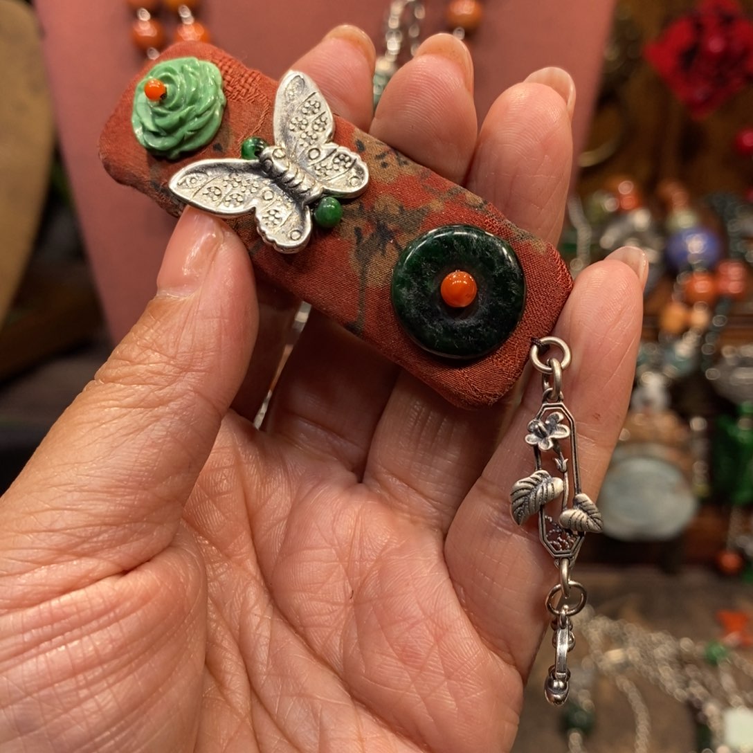 翡翠吊坠(赠链)未镶嵌