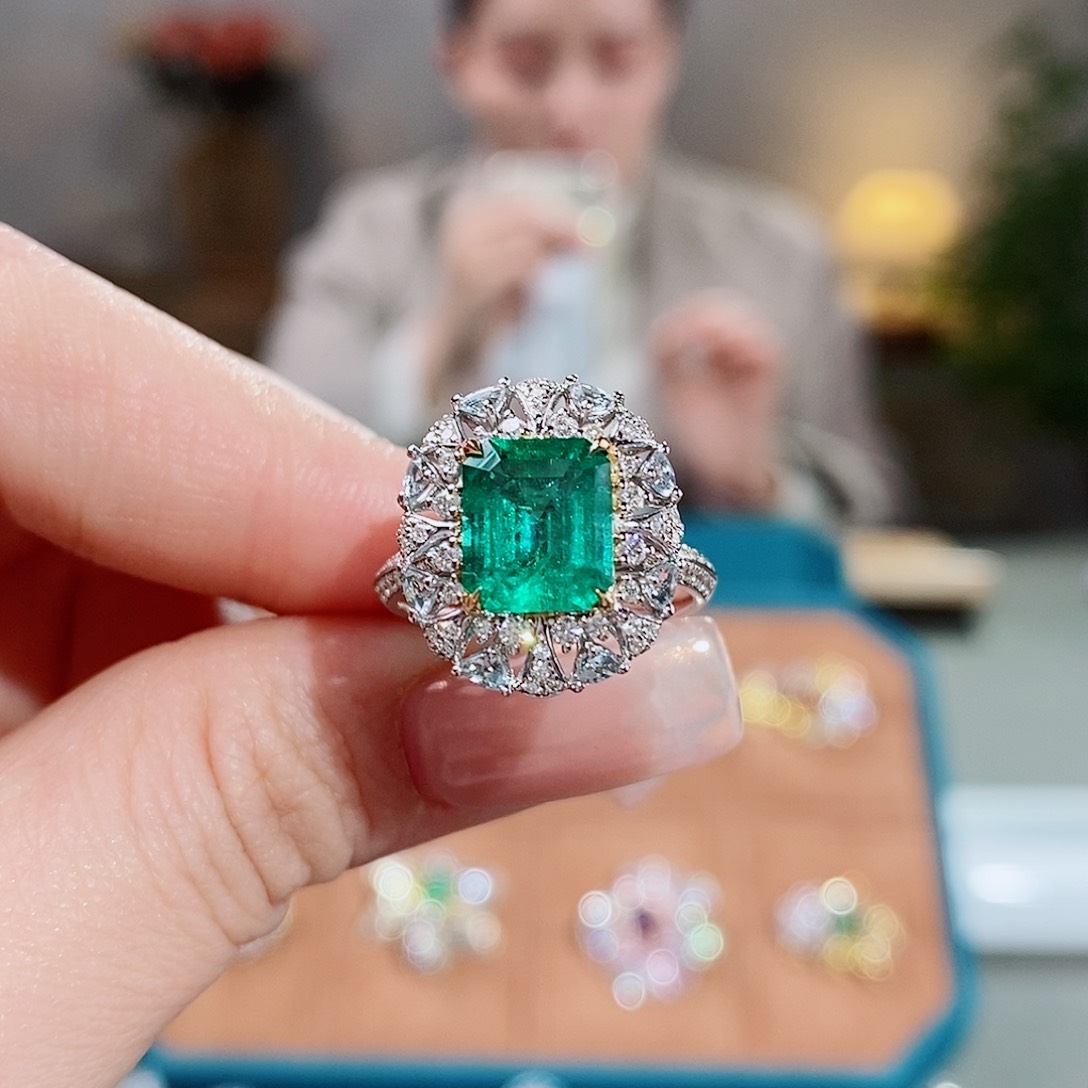 祖母绿戒指18K金镶嵌2.16ct