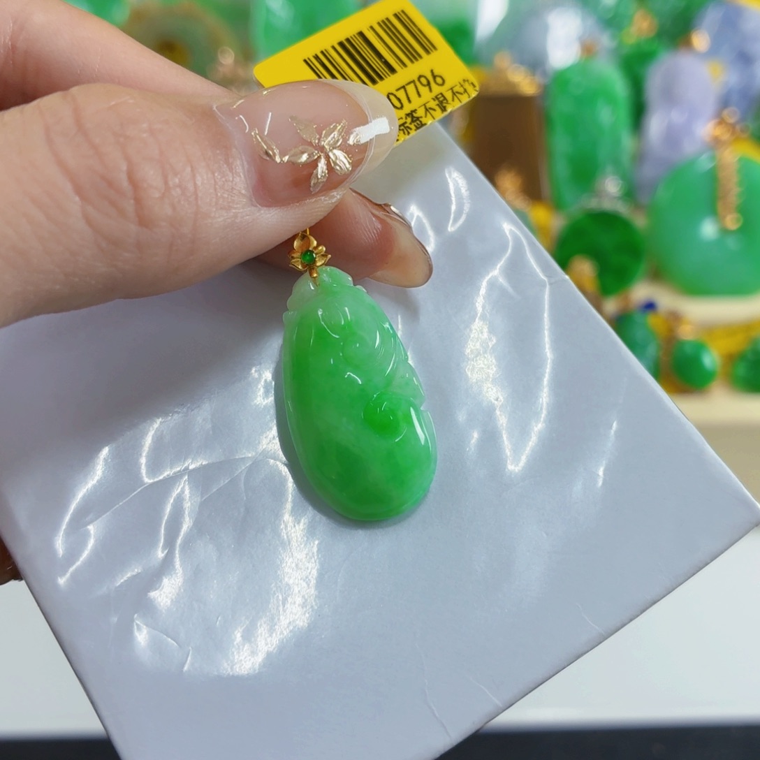 翡翠18K金镶嵌颈饰