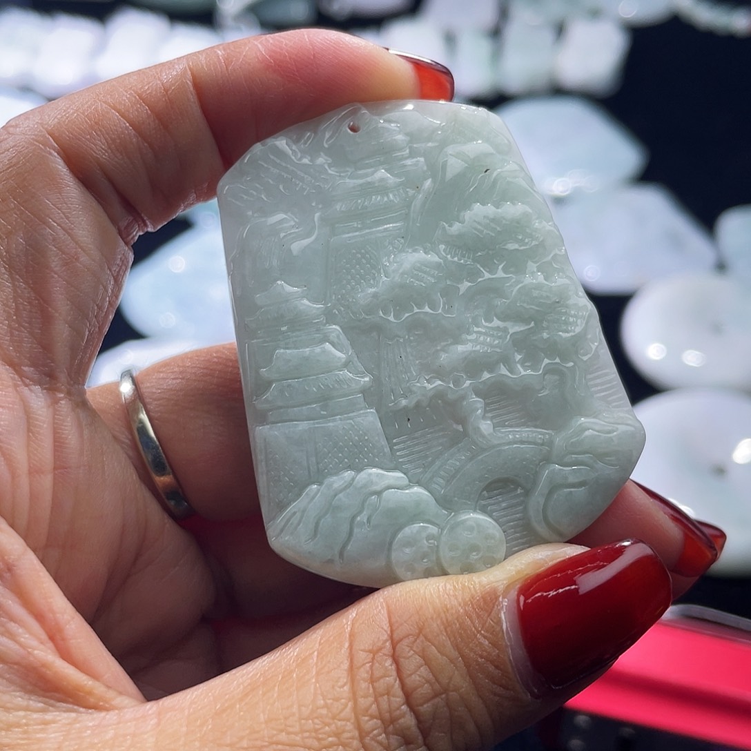 翡翠未镶嵌颈饰山水