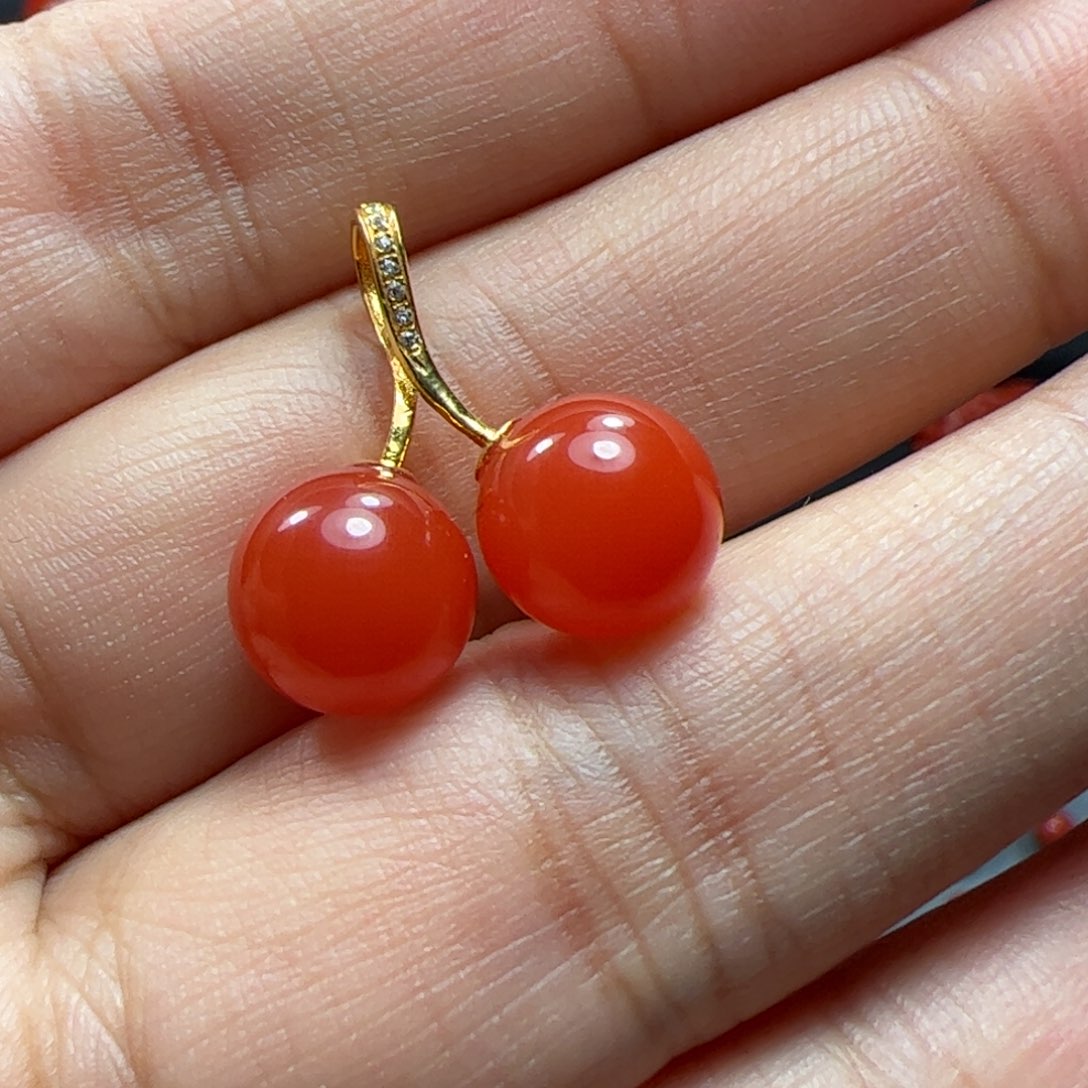 南红玛瑙吊坠18K金镶嵌