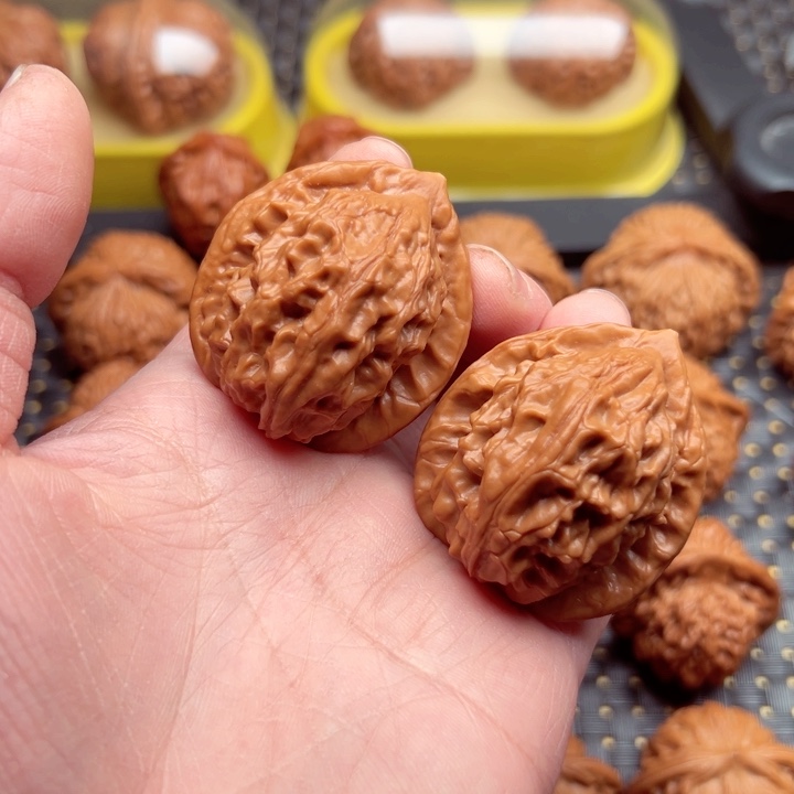 文玩核桃吊坠大红袍39