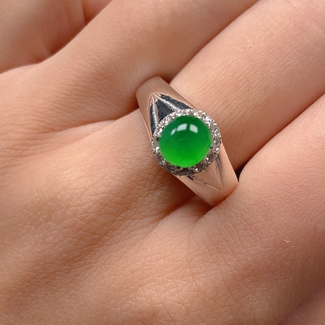 翡翠未镶嵌戒指绿蛋面