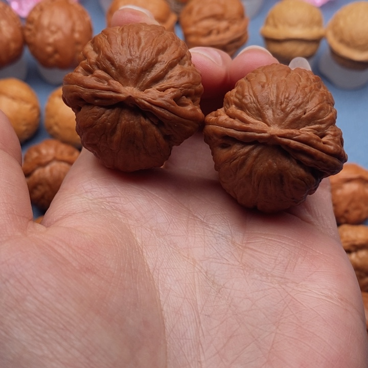 文玩核桃把件至尊虎