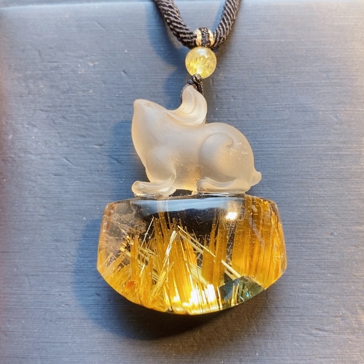 颈饰未镶嵌发晶天然板钛晶生肖鼠吊坠