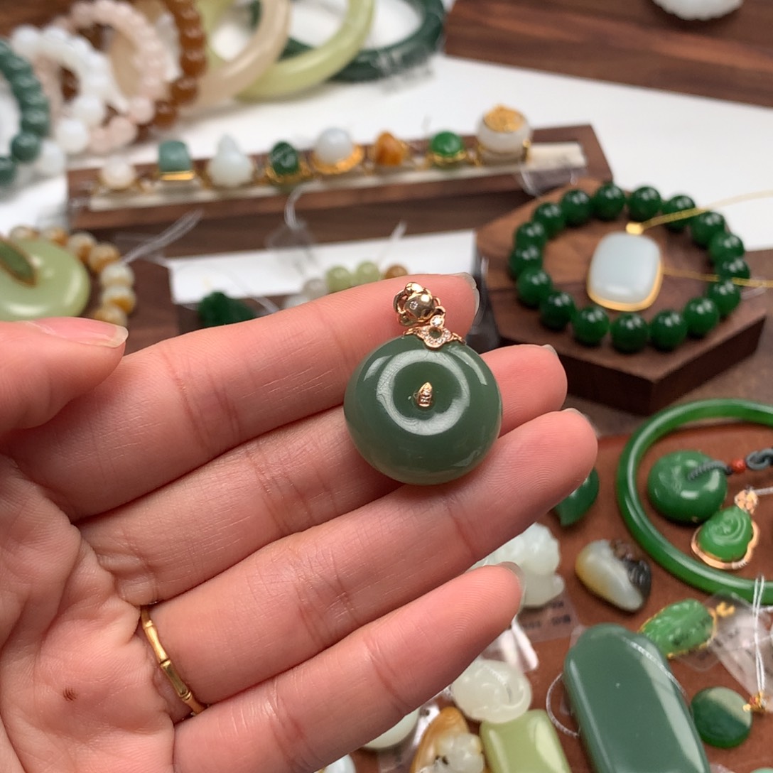 和田玉未镶嵌颈饰