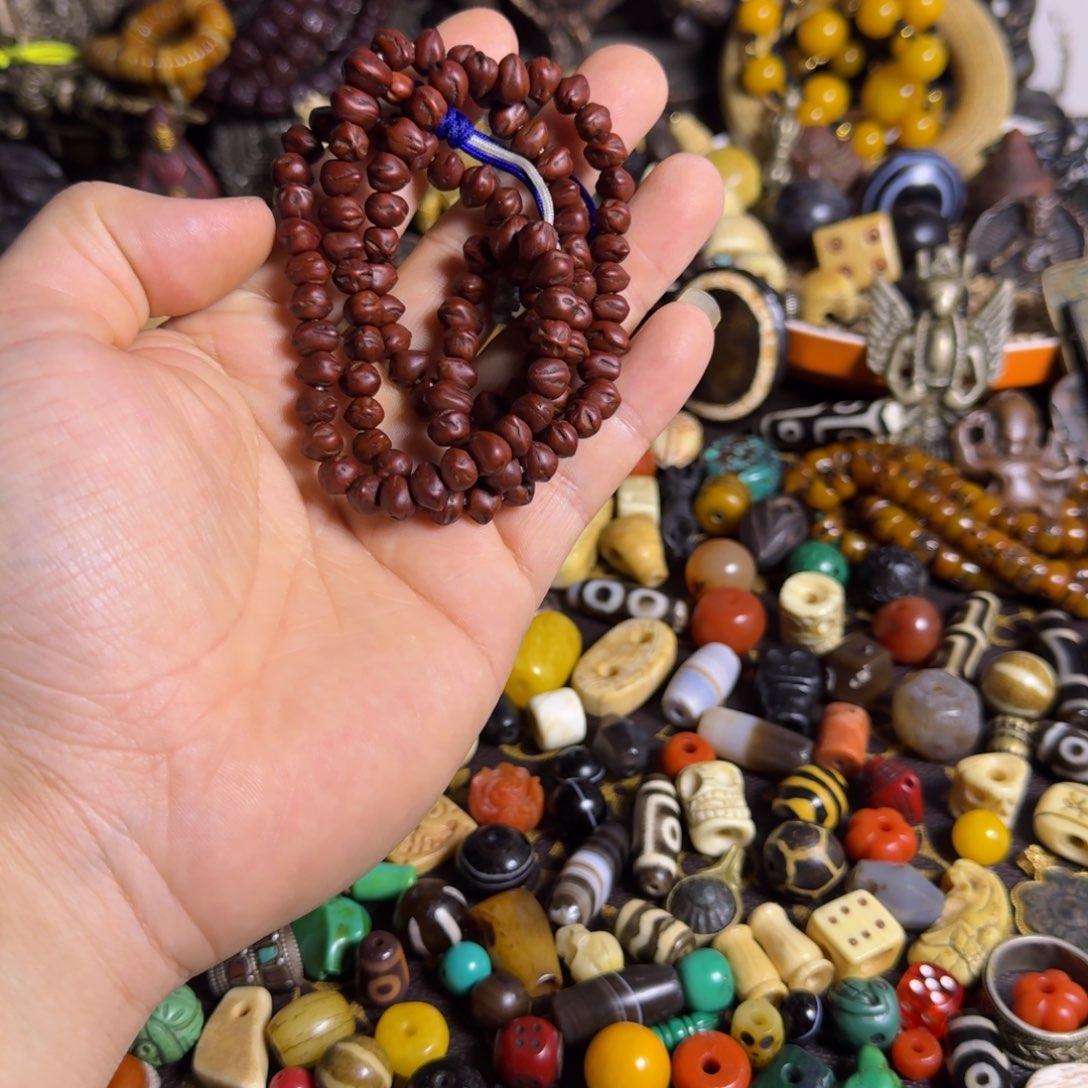 颈饰琉璃如图如图