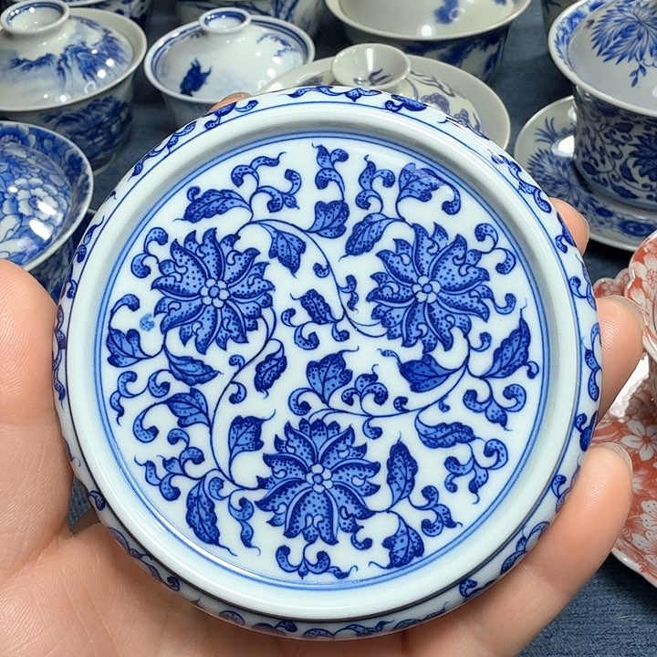 杯手绘青花缠枝莲盖置微瑕