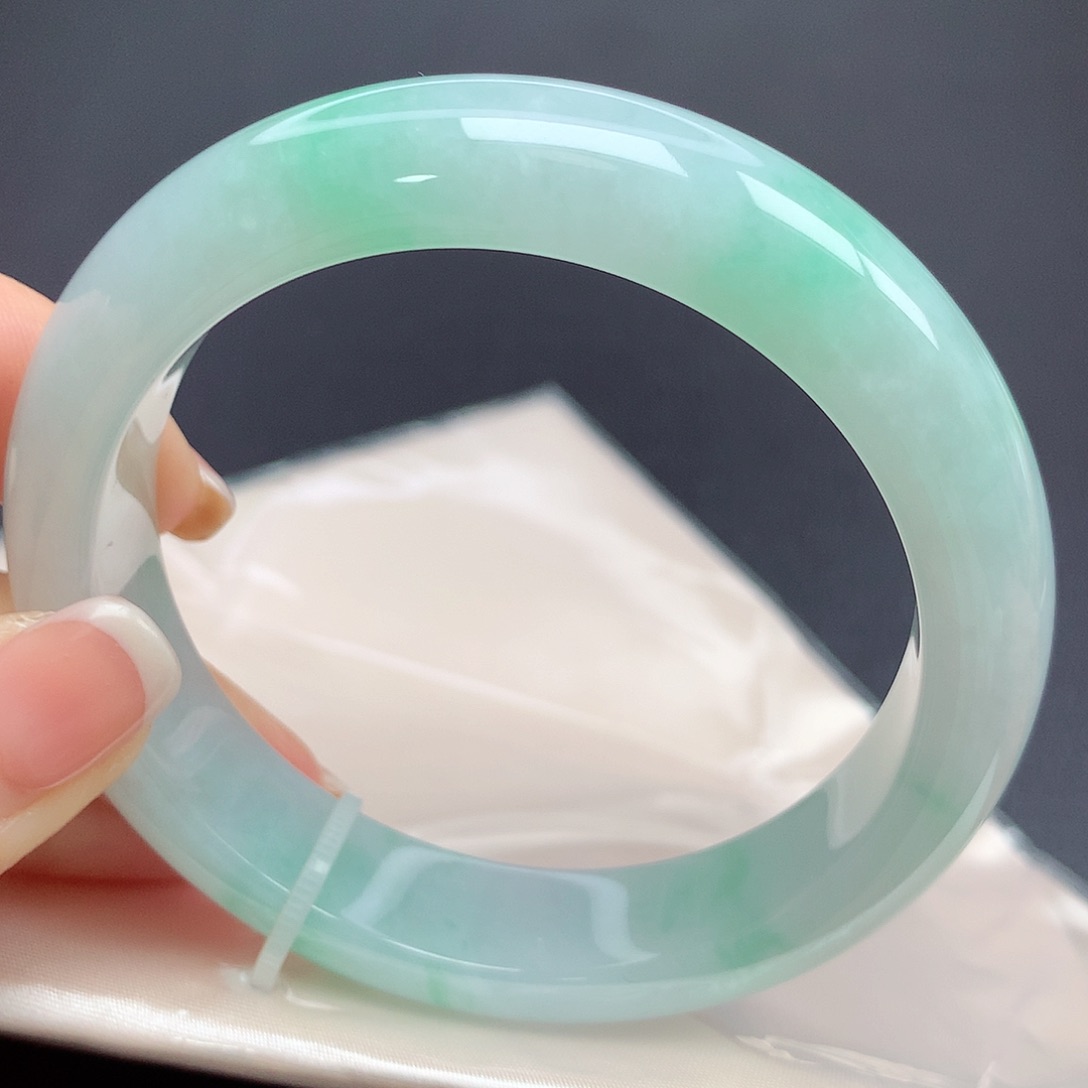 翡翠手镯未镶嵌59圈口